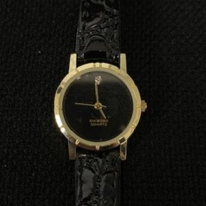 Luxurious Black and Gold Women's Quartz Watch